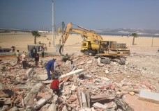 الشروع في هدم الملاهي بكورنيش طنجة 
