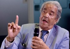 الأسبوع الصحفي تحتفي بستة عقود من العطاء وتقدم الجزء الثاني من “الحقيقة الضائعة” للراحل مصطفى العلوي